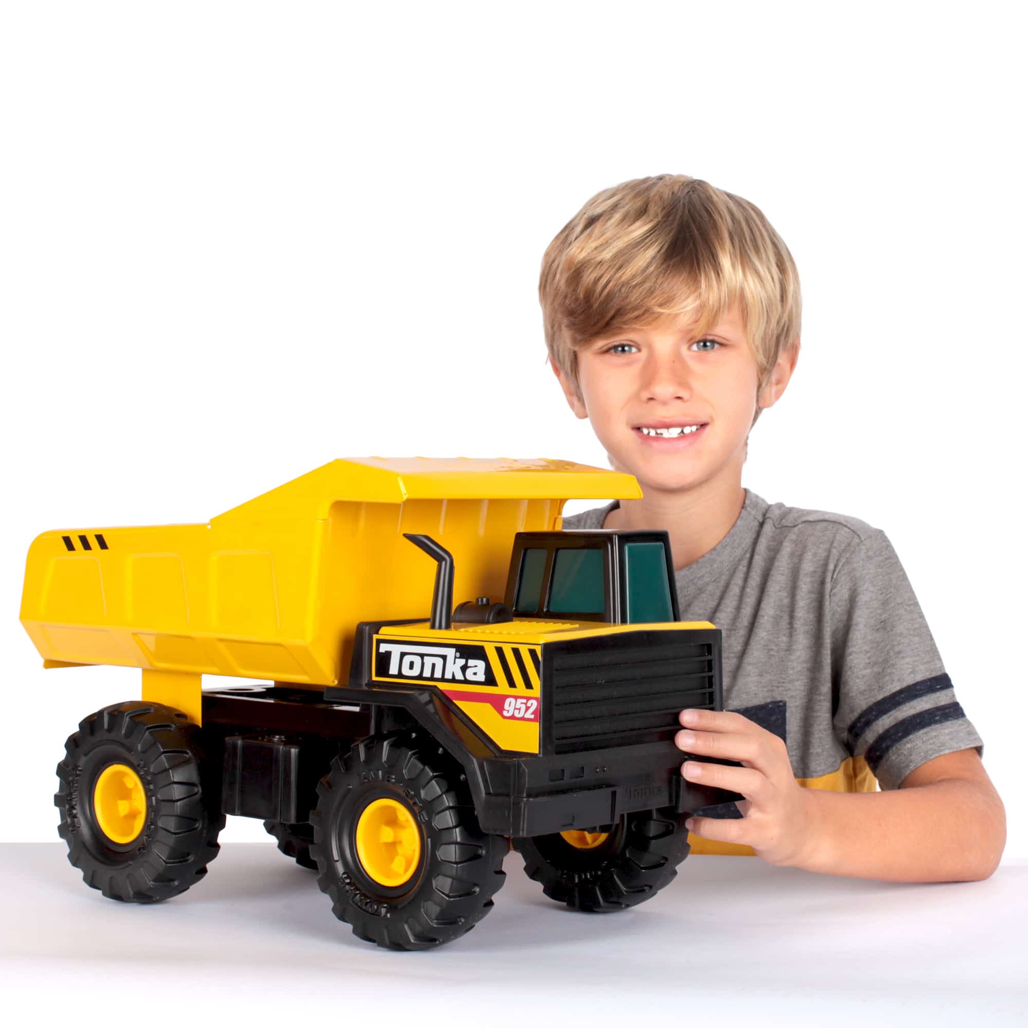 6025-Tonka-Mighty-Dump-Truck-Lifestyle3-web