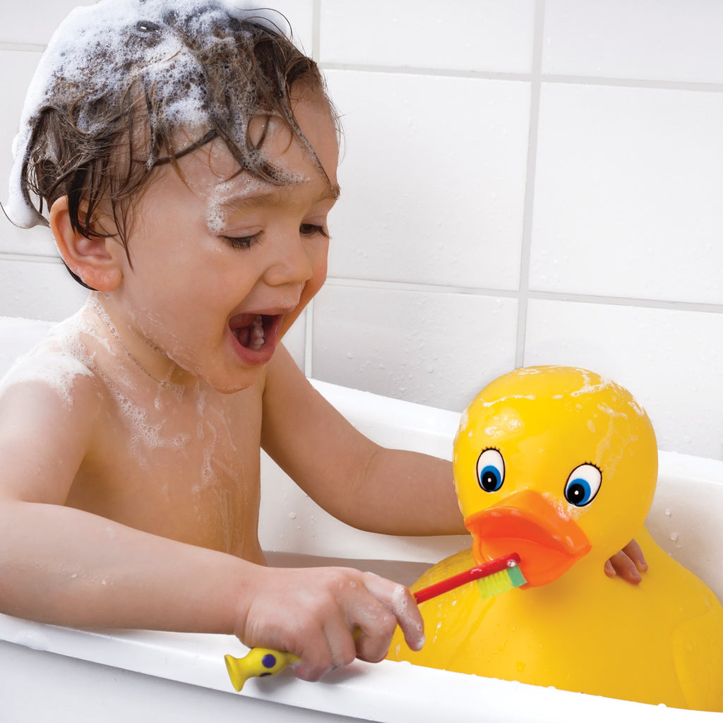 RDKL-Large-Rubber-Ducks-Lifestyle-web